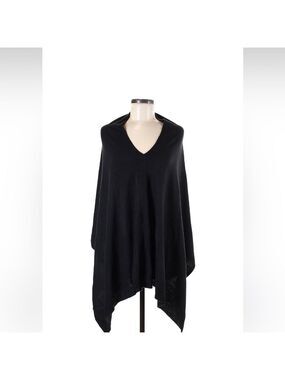 Coco + Carmen poncho